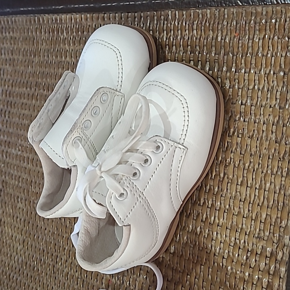 Kesco children's shoes Retro brand new in the package style 5187 size 4E